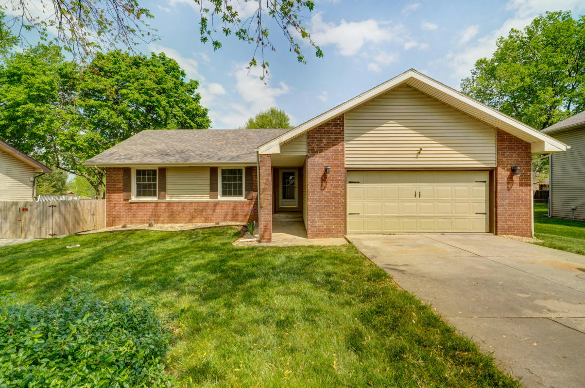 2795 W WESTVIEW ST, SPRINGFIELD, MO 65807, photo 1 of 30
