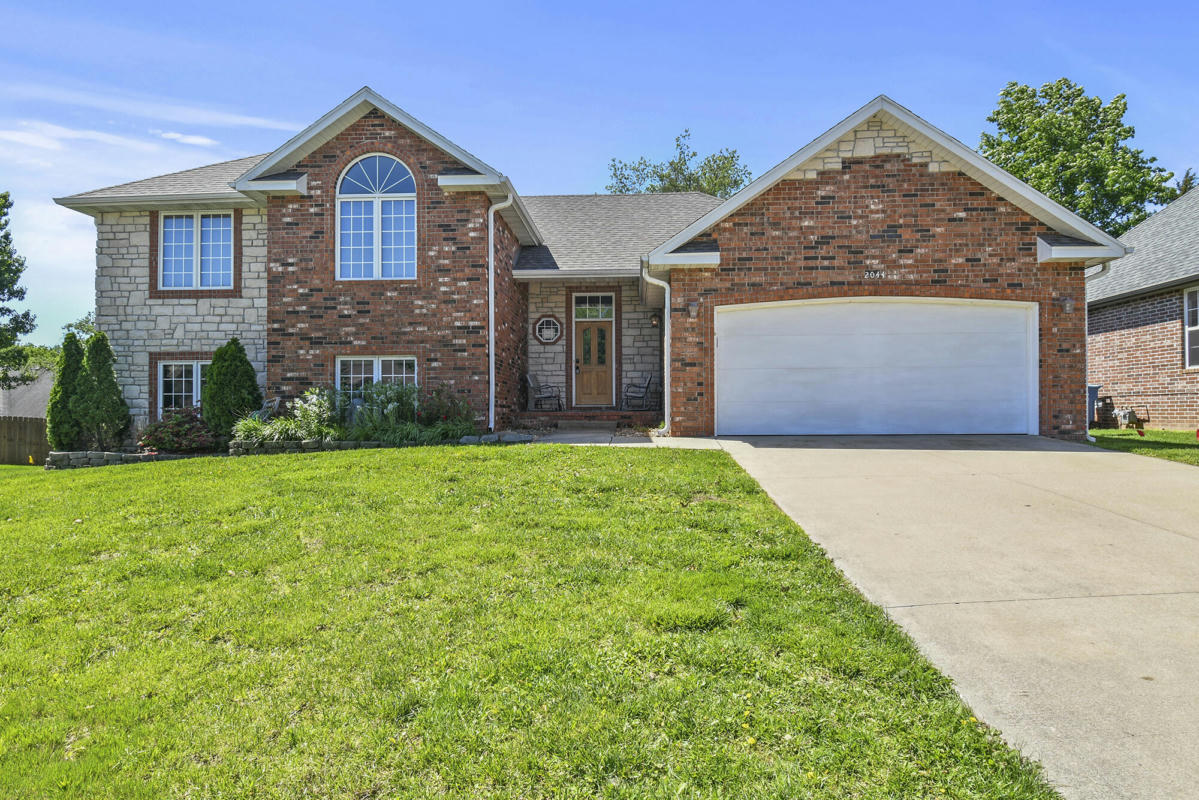 2044 W WOODHAVEN CT, SPRINGFIELD, MO 65810, photo 1 of 57