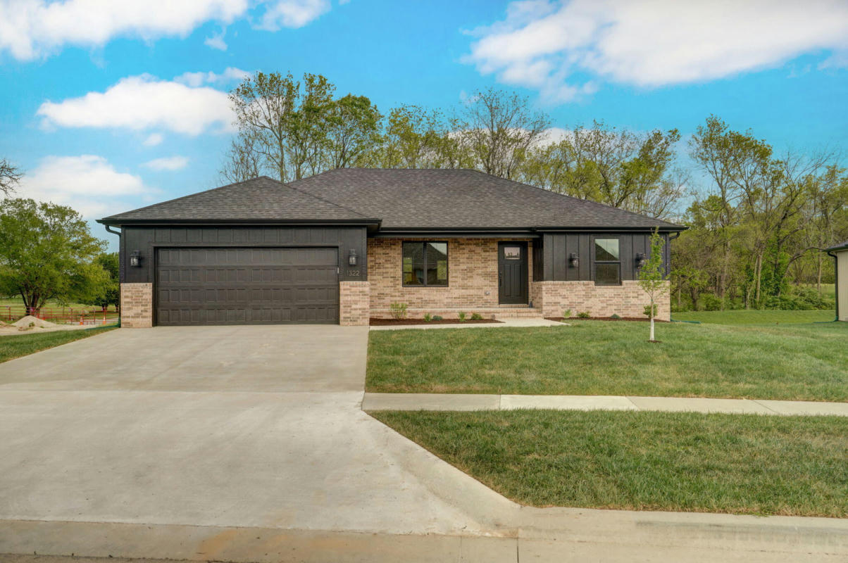 1322 S TANNER DR, SPRINGFIELD, MO 65802, photo 1 of 29